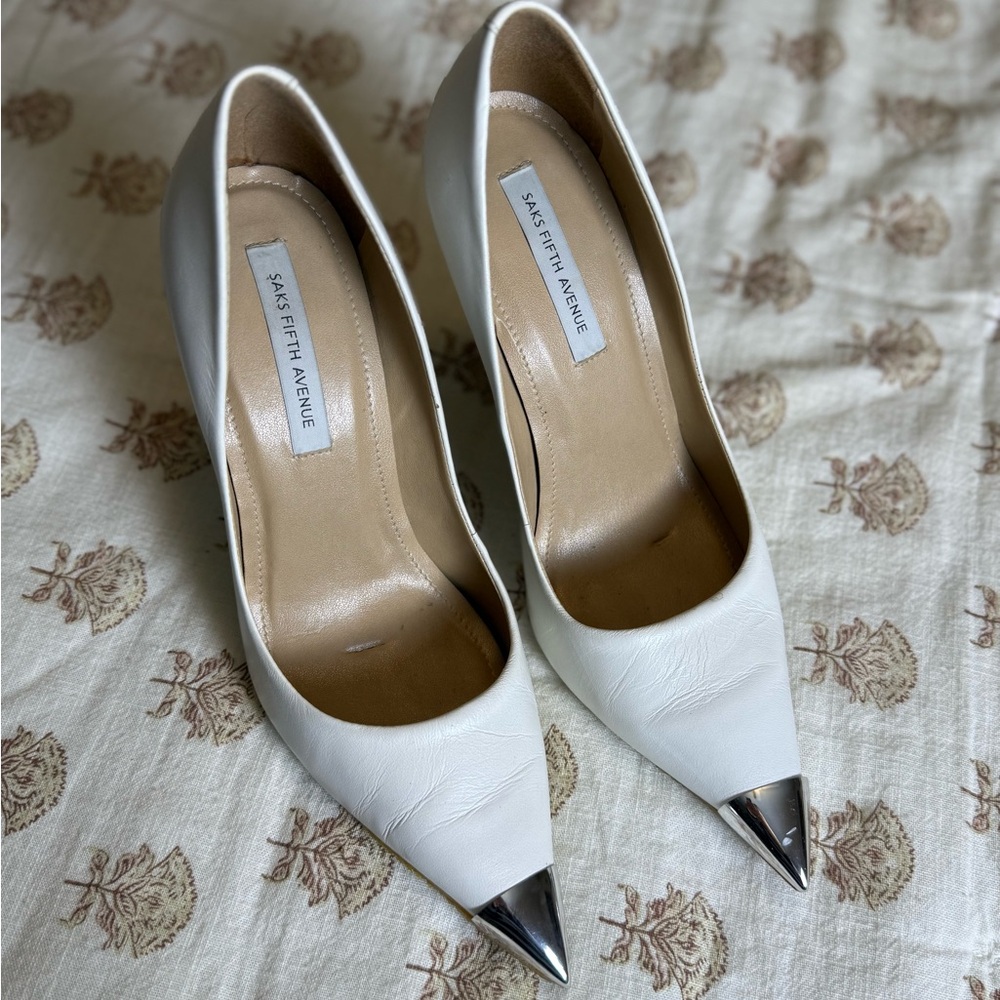 Saks Fifth Avenue White Heels with Silver Tips